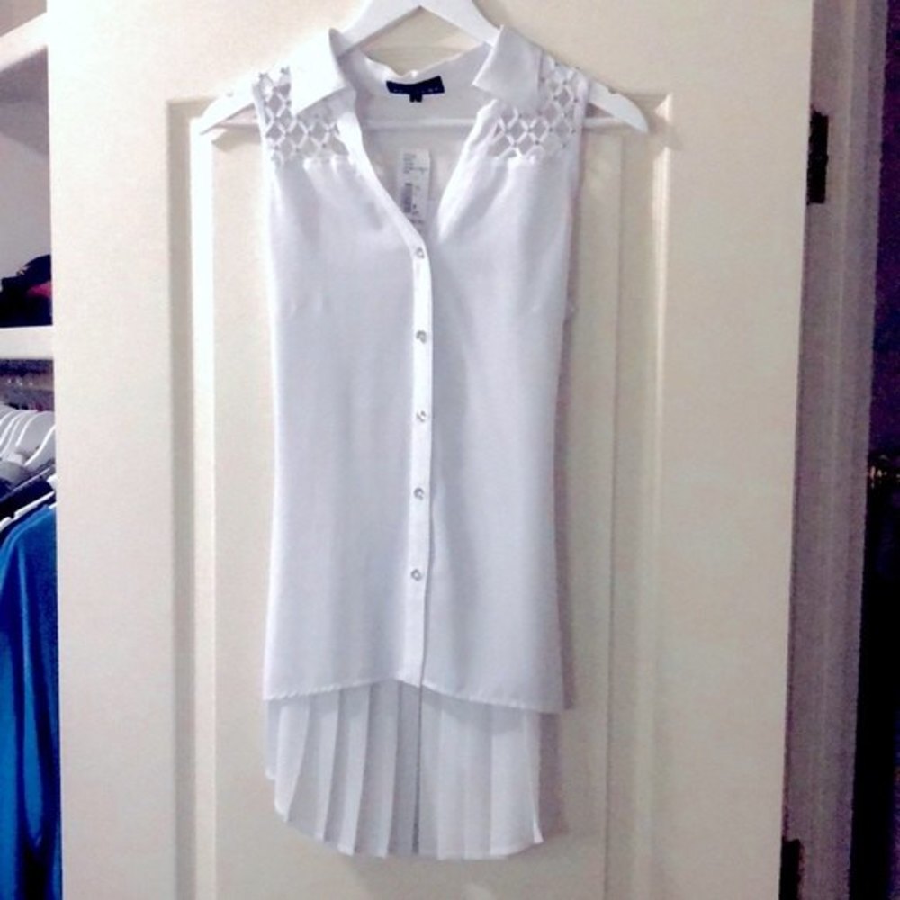 Short Long Sleeveless Blouse, Accordion Back with tie